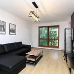 Nadmorski Dwor 14 *