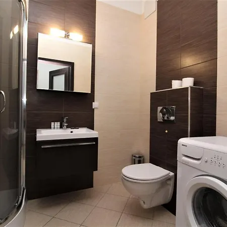 Nadmorski Dwor 14 *